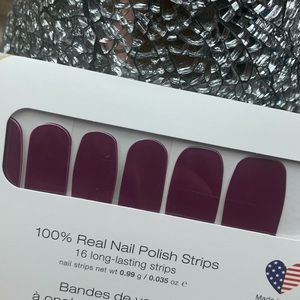 Color street aberdeen aubergine fall nail strips